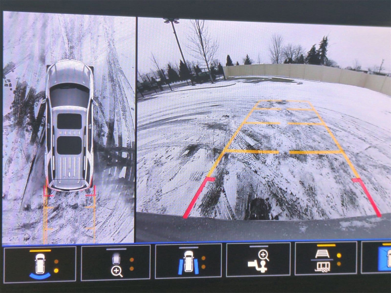 Thumbnail: 2023 Chevrolet Traverse - 32