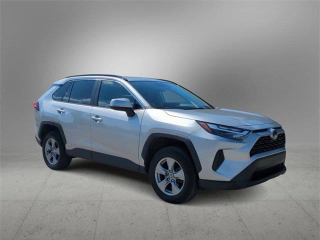 Used 2022 Toyota RAV4 XLE with VIN 4T3RWRFV4NU052778 for sale in Farmington, MI