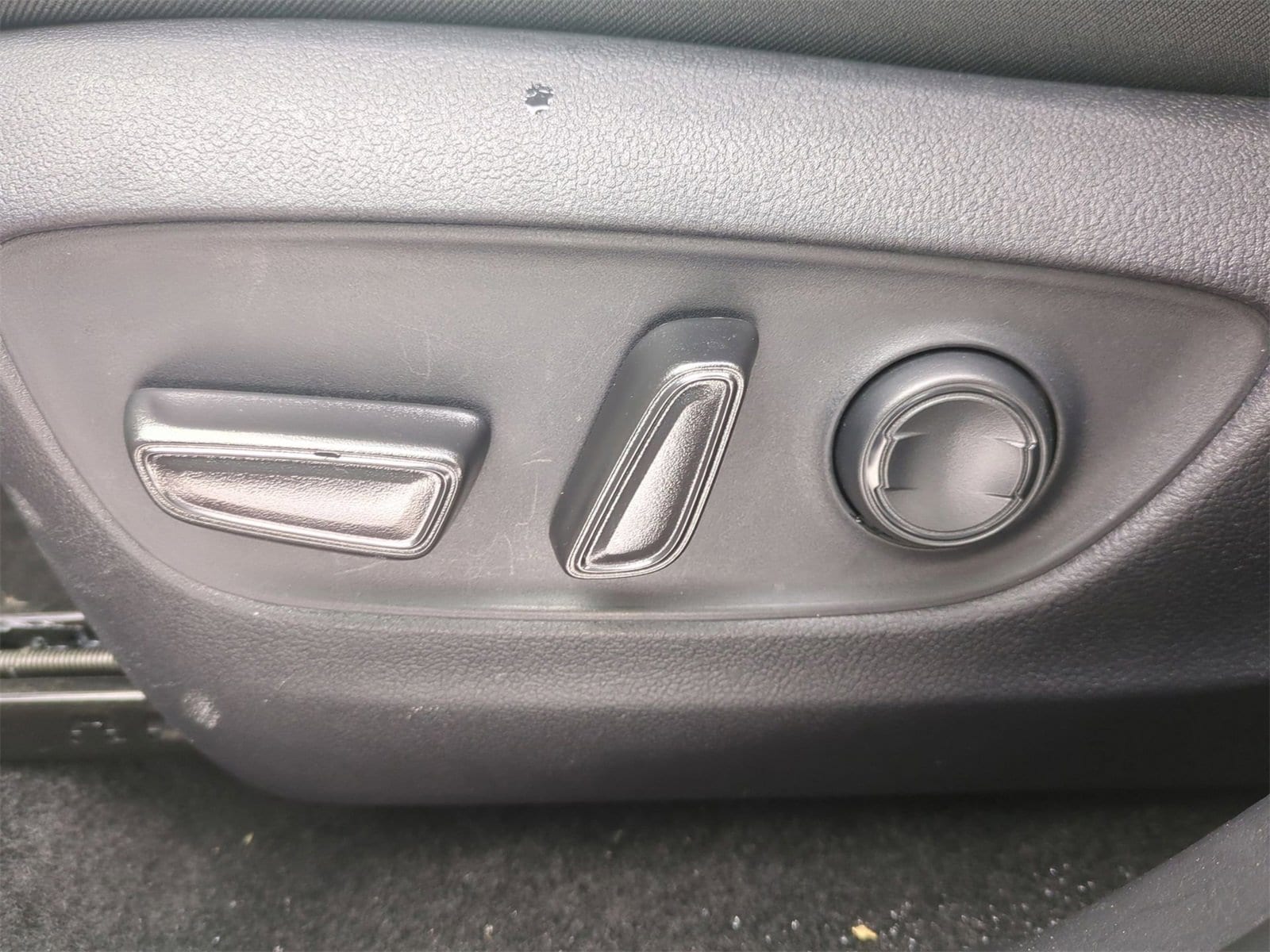 Thumbnail: 2025 Toyota RAV4 - 17