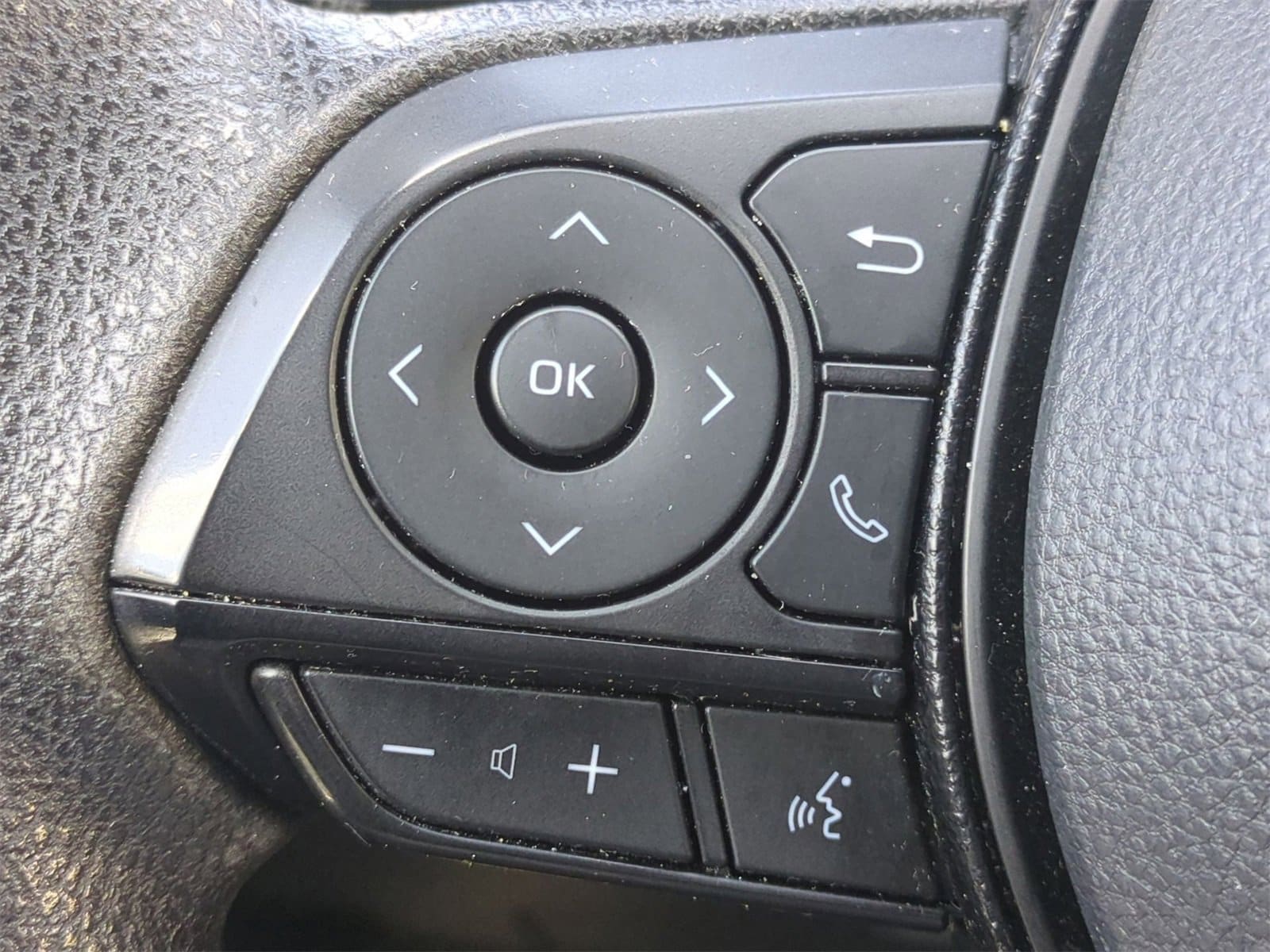 Thumbnail: 2020 Toyota RAV4 - 23