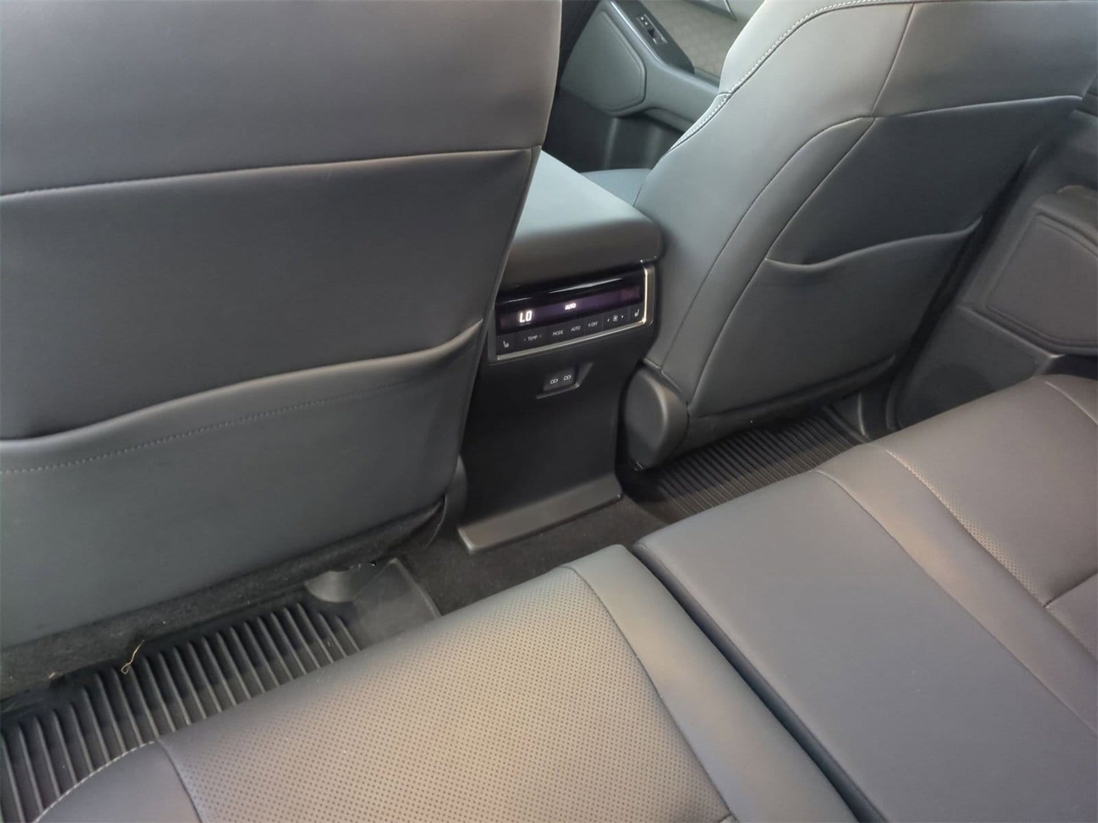 Thumbnail: 2024 Lexus GX - 18