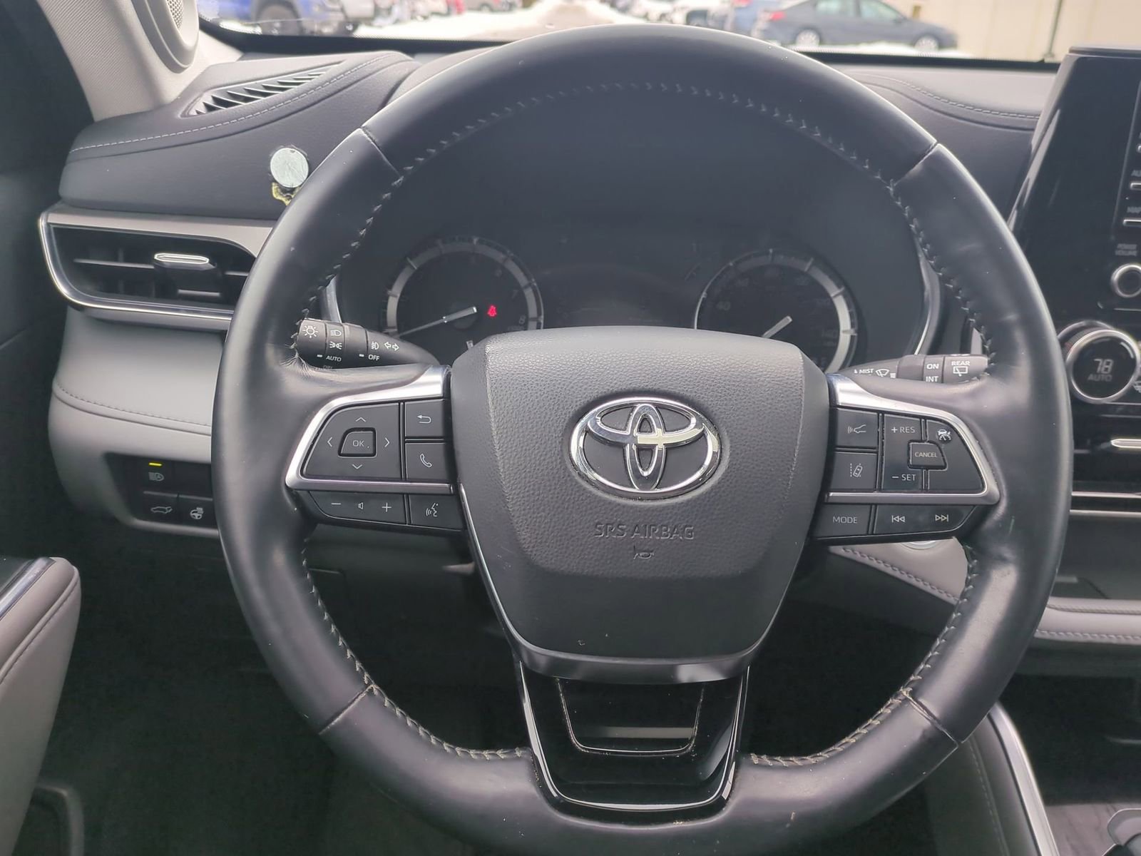 Thumbnail: 2021 Toyota Highlander - 25