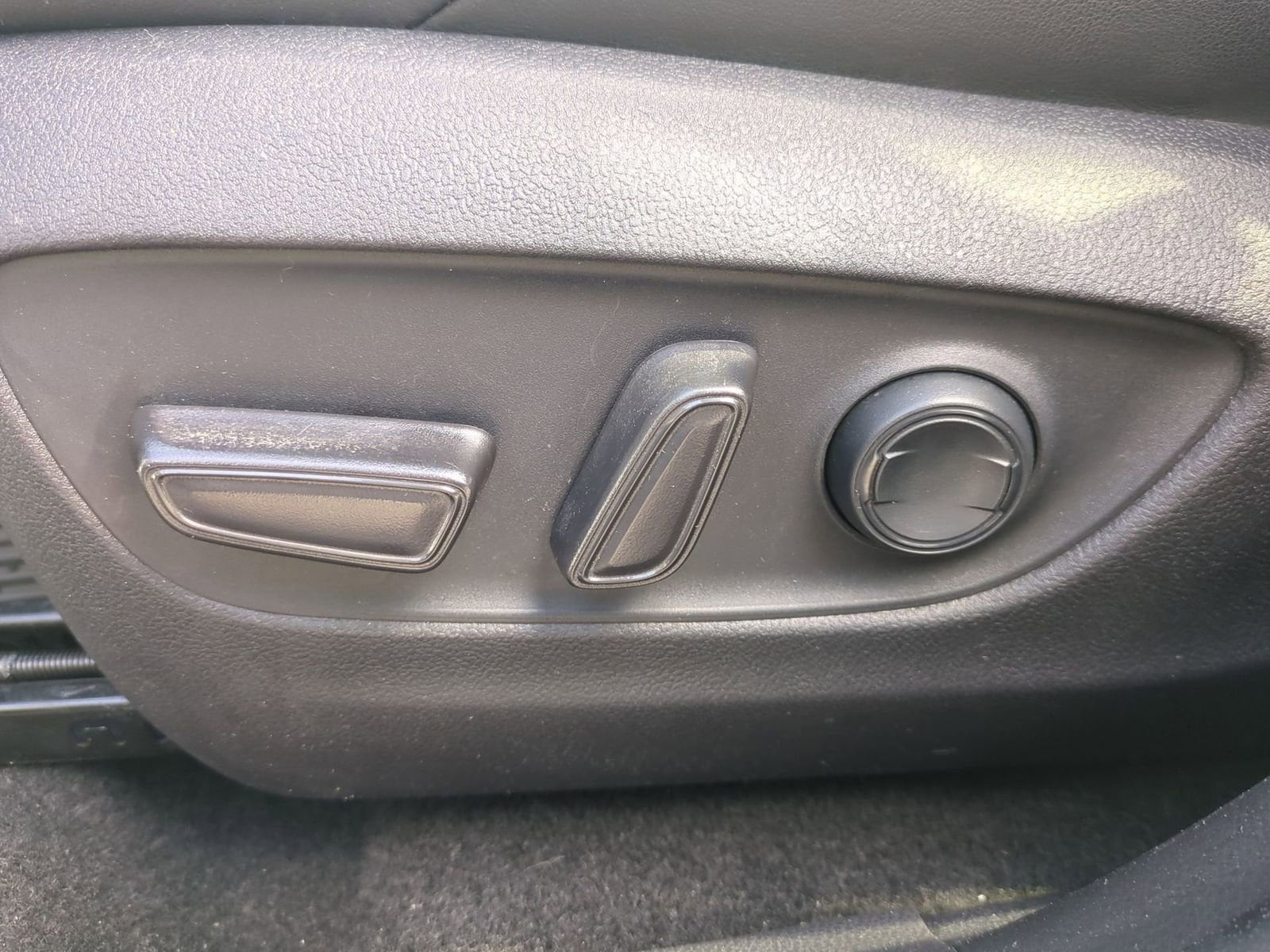 Thumbnail: 2020 Toyota RAV4 - 17