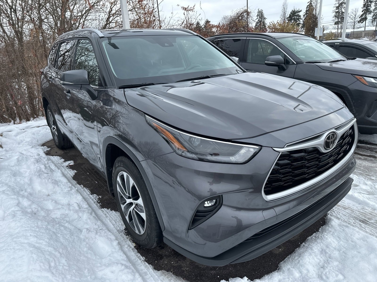 Thumbnail: 2022 Toyota Highlander - 2