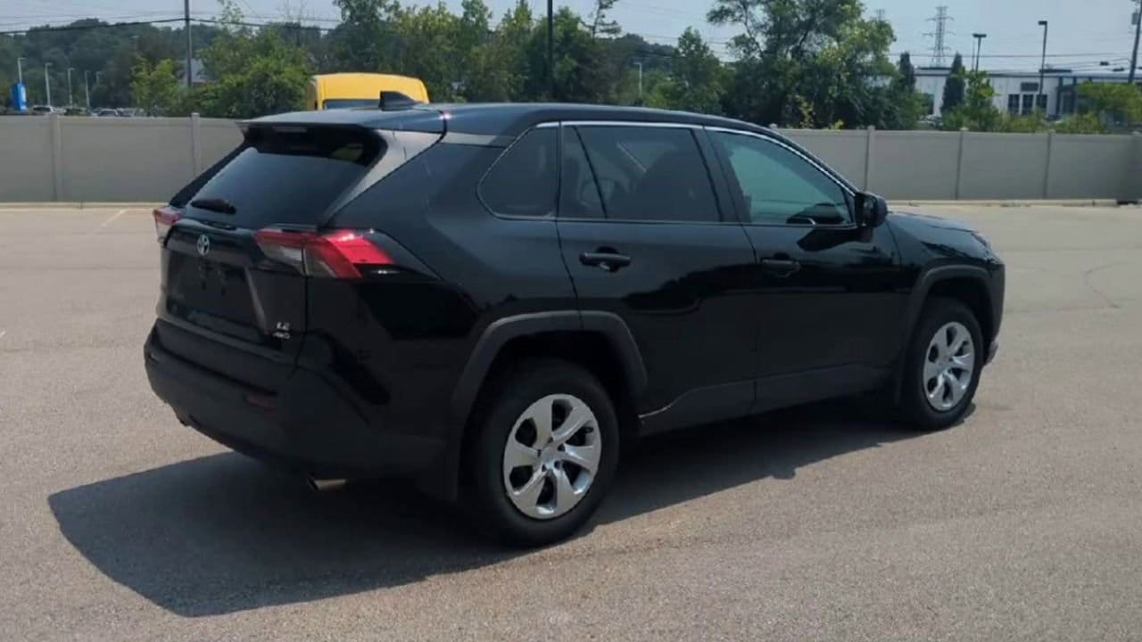 Thumbnail: 2022 Toyota RAV4 - 8
