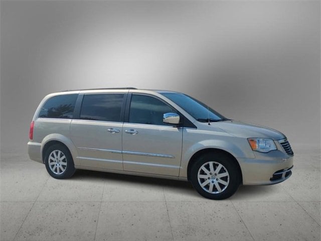 Used 2012 Chrysler Town & Country Touring-L with VIN 2C4RC1CG4CR301376 for sale in Farmington, MI