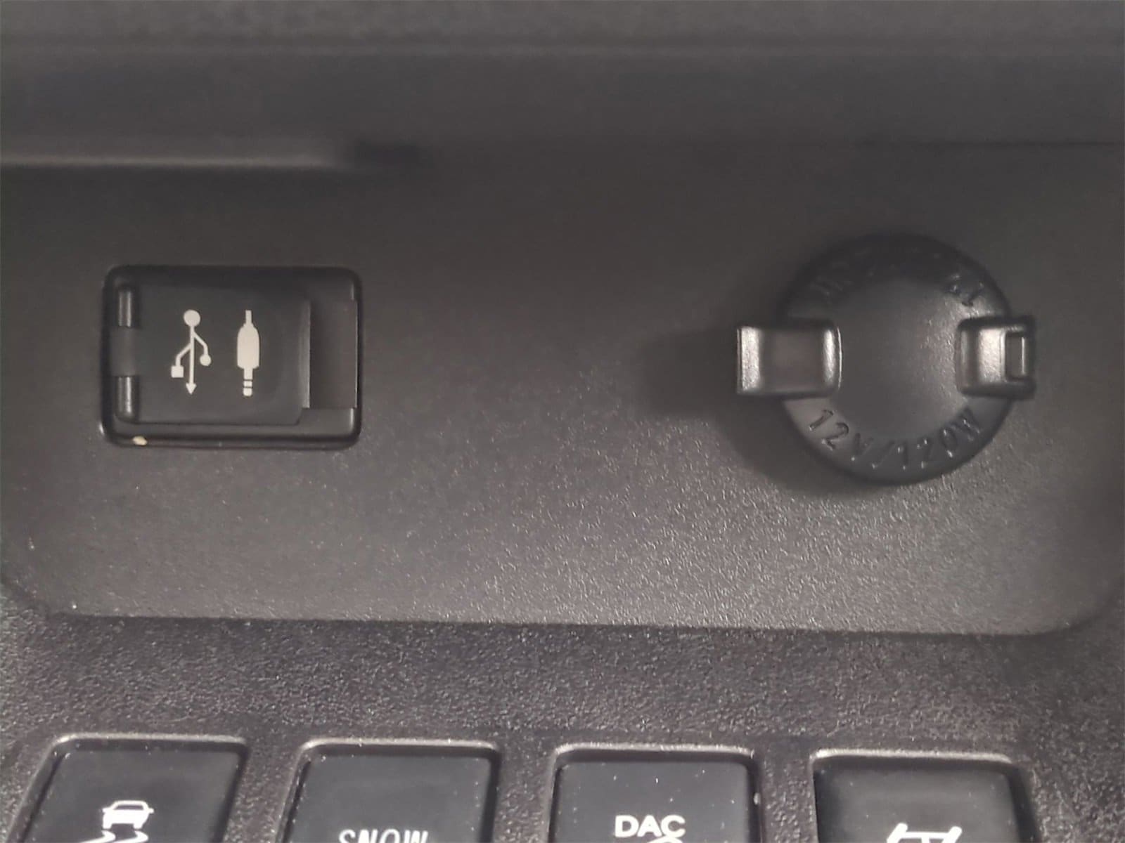 Thumbnail: 2016 Toyota Highlander - 32