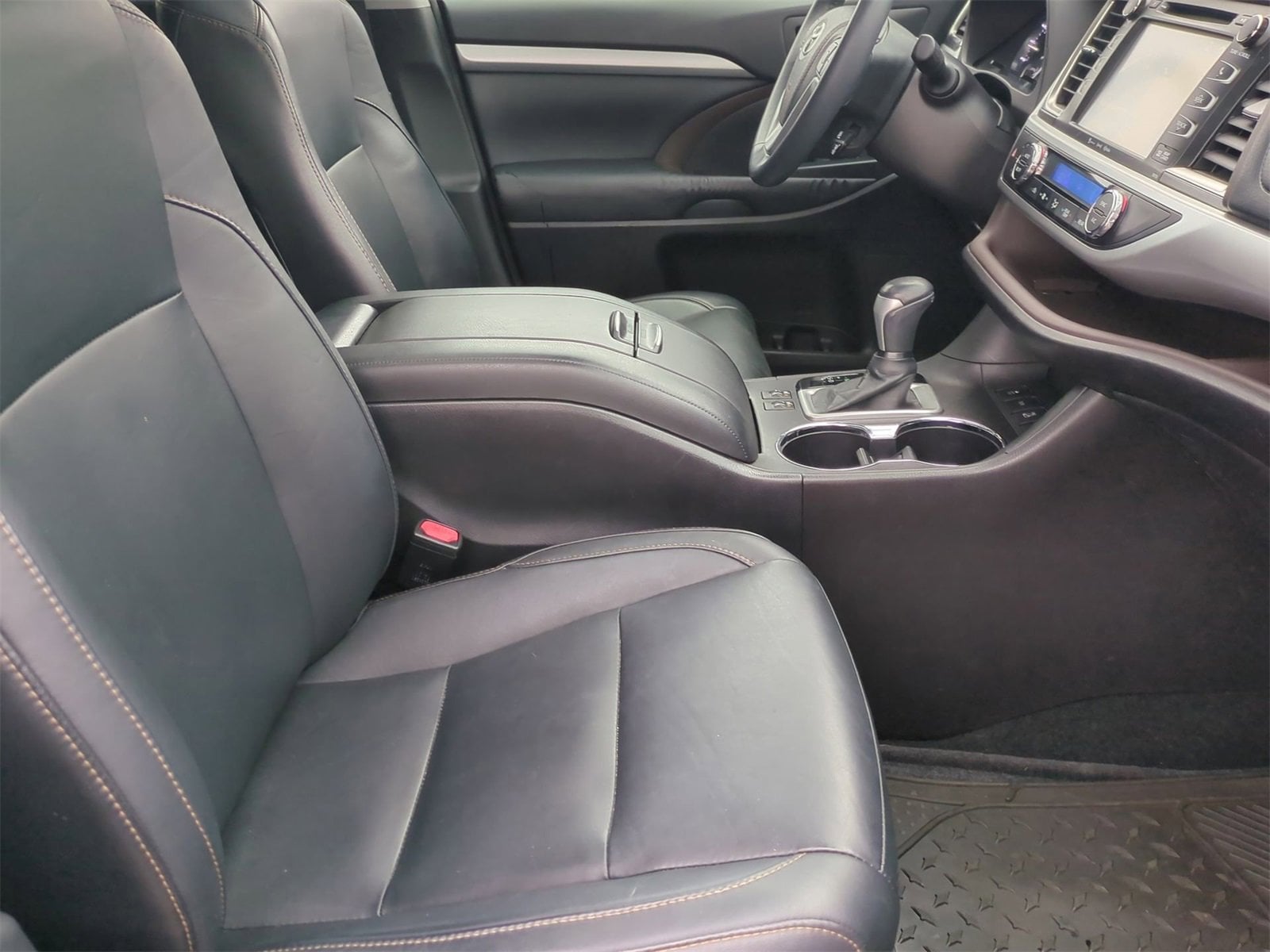 Thumbnail: 2016 Toyota Highlander - 23