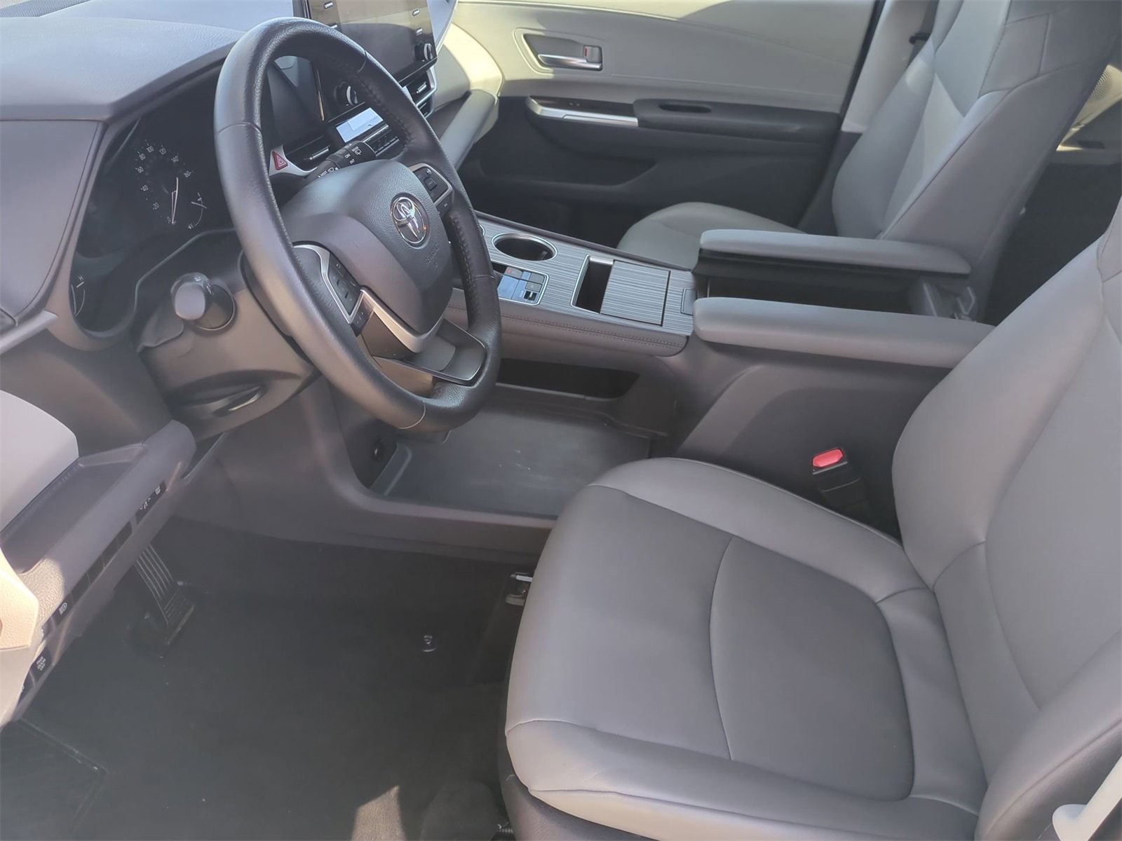 Thumbnail: 2024 Toyota Sienna - 16