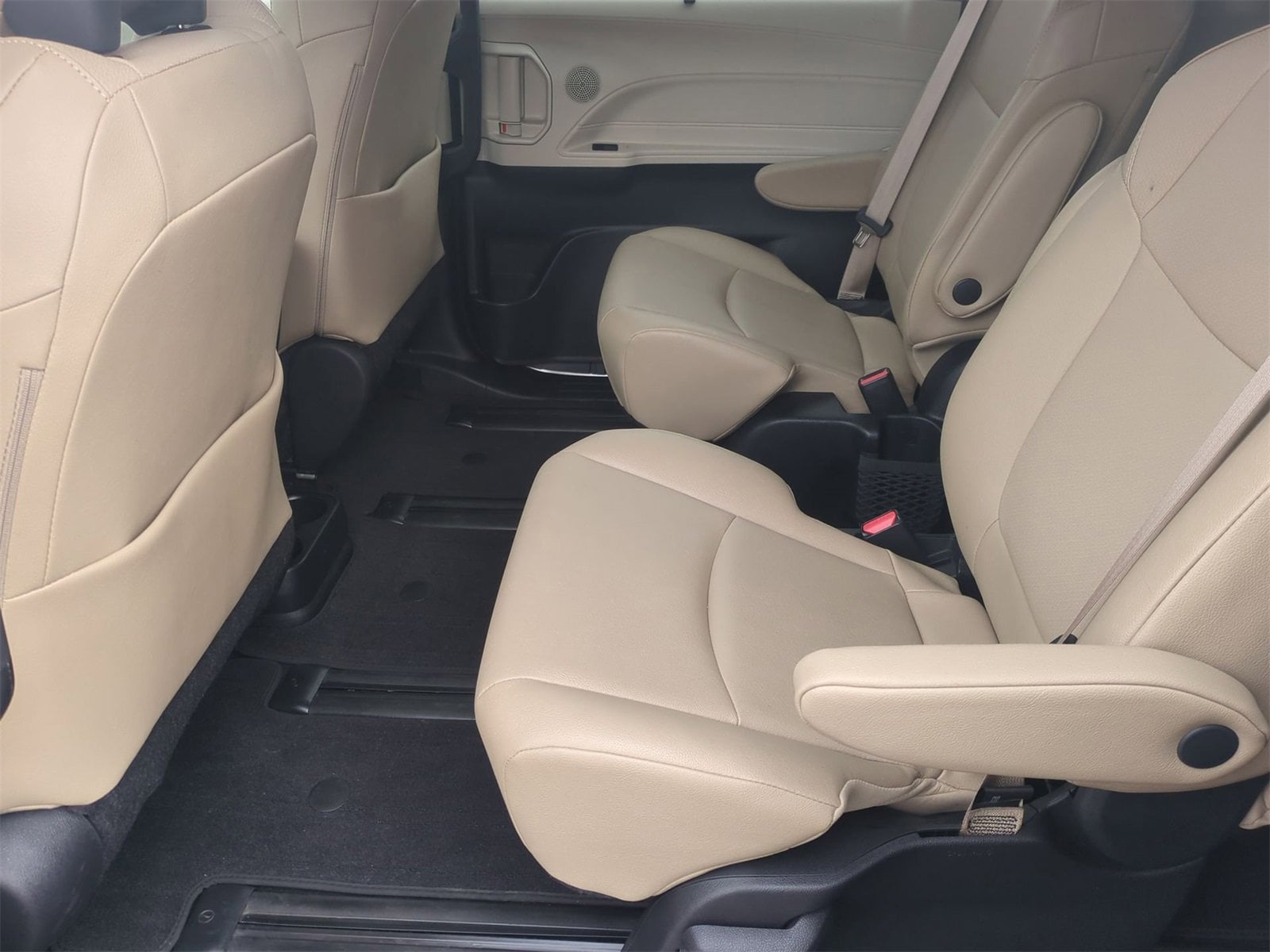 Thumbnail: 2022 Toyota Sienna - 20