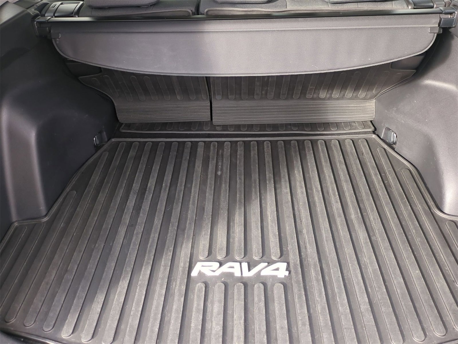 Thumbnail: 2022 Toyota RAV4 - 34