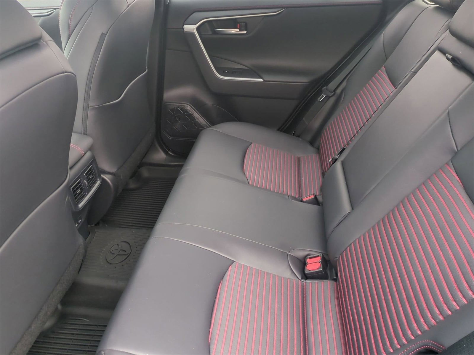 Thumbnail: 2025 Toyota RAV4 - 20