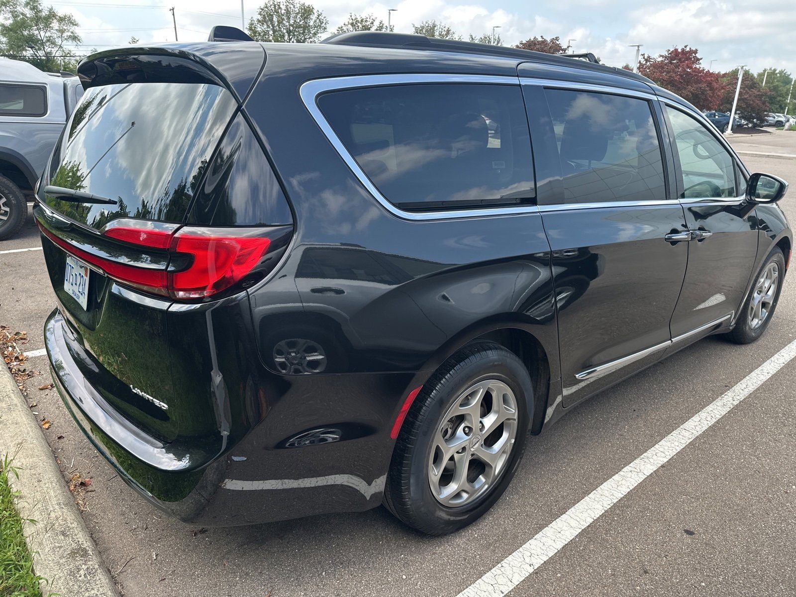Thumbnail: 2023 Chrysler Pacifica - 3