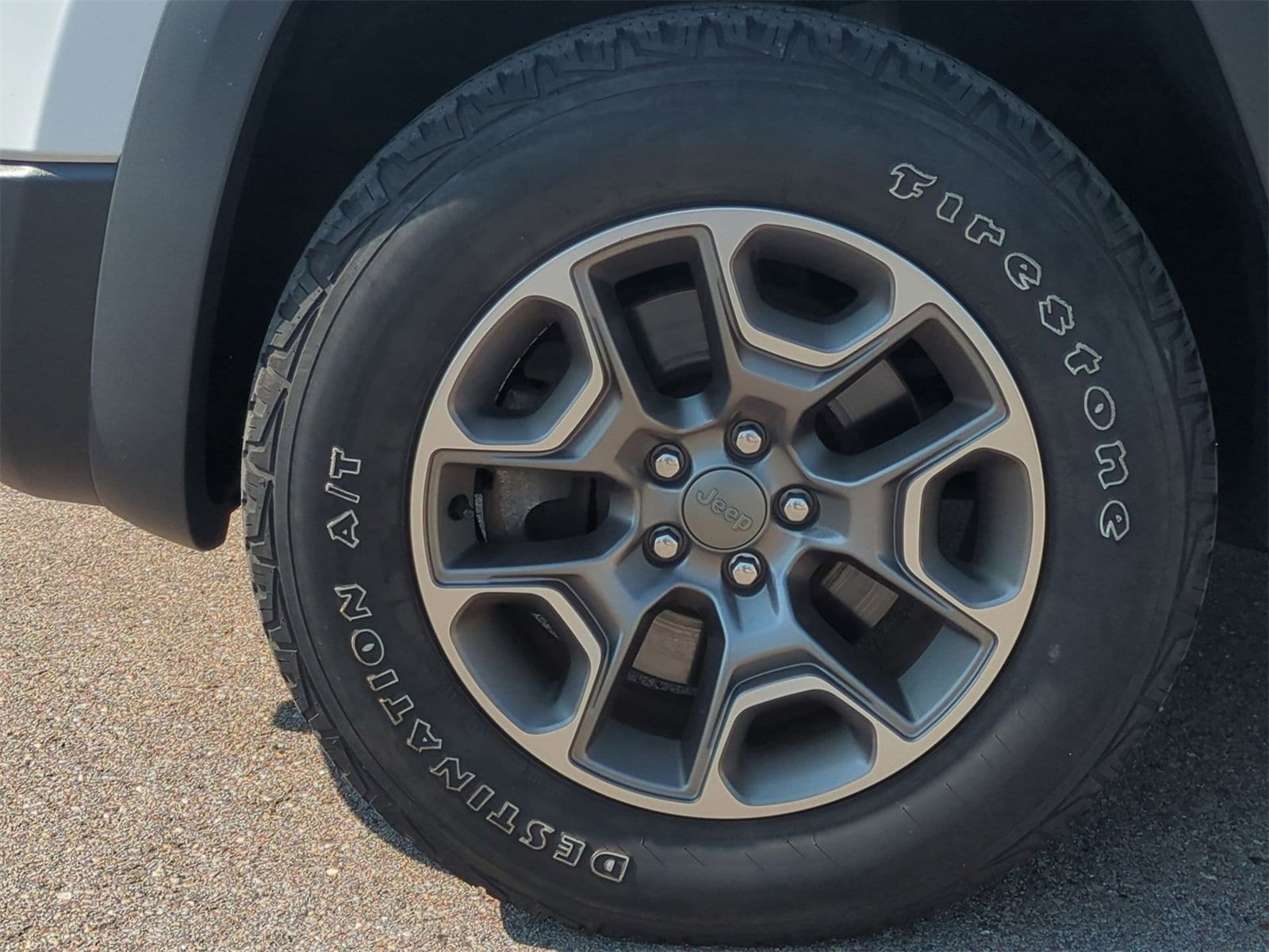 Thumbnail: 2020 Jeep Cherokee - 14
