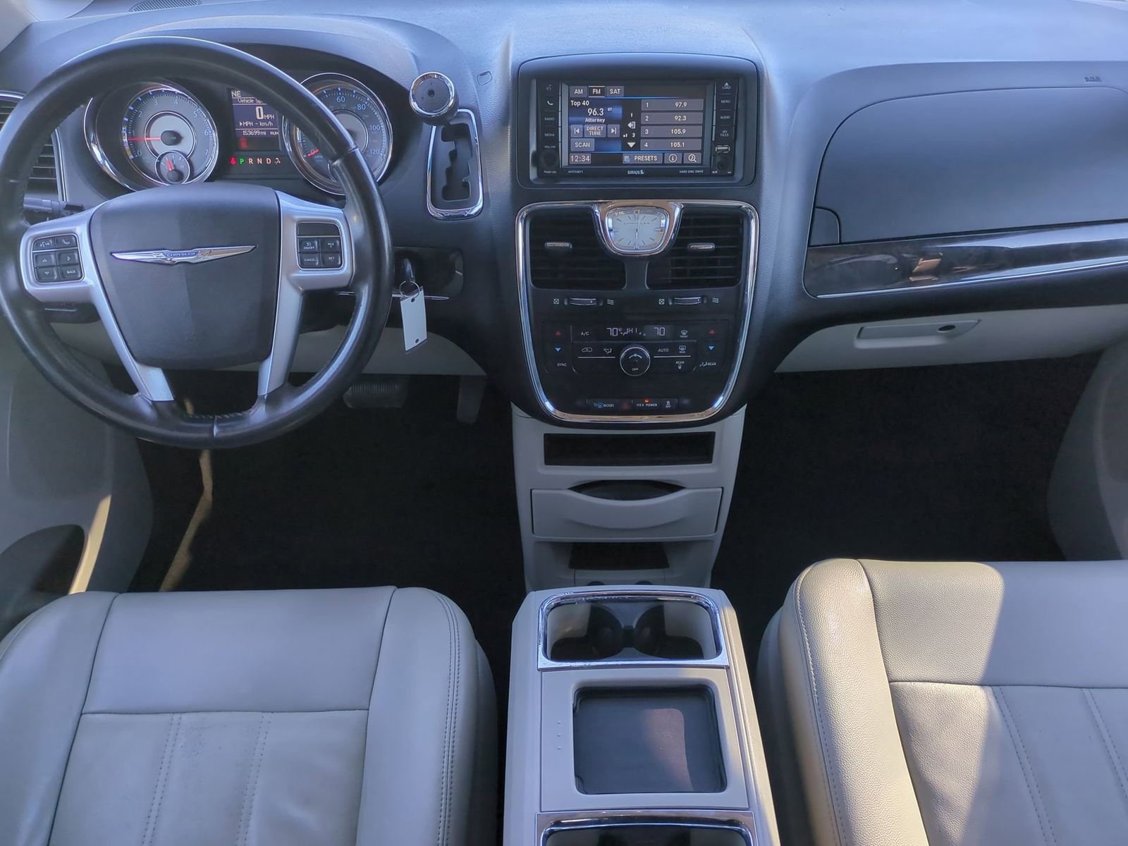 Thumbnail: 2013 Chrysler Town & Country - 15