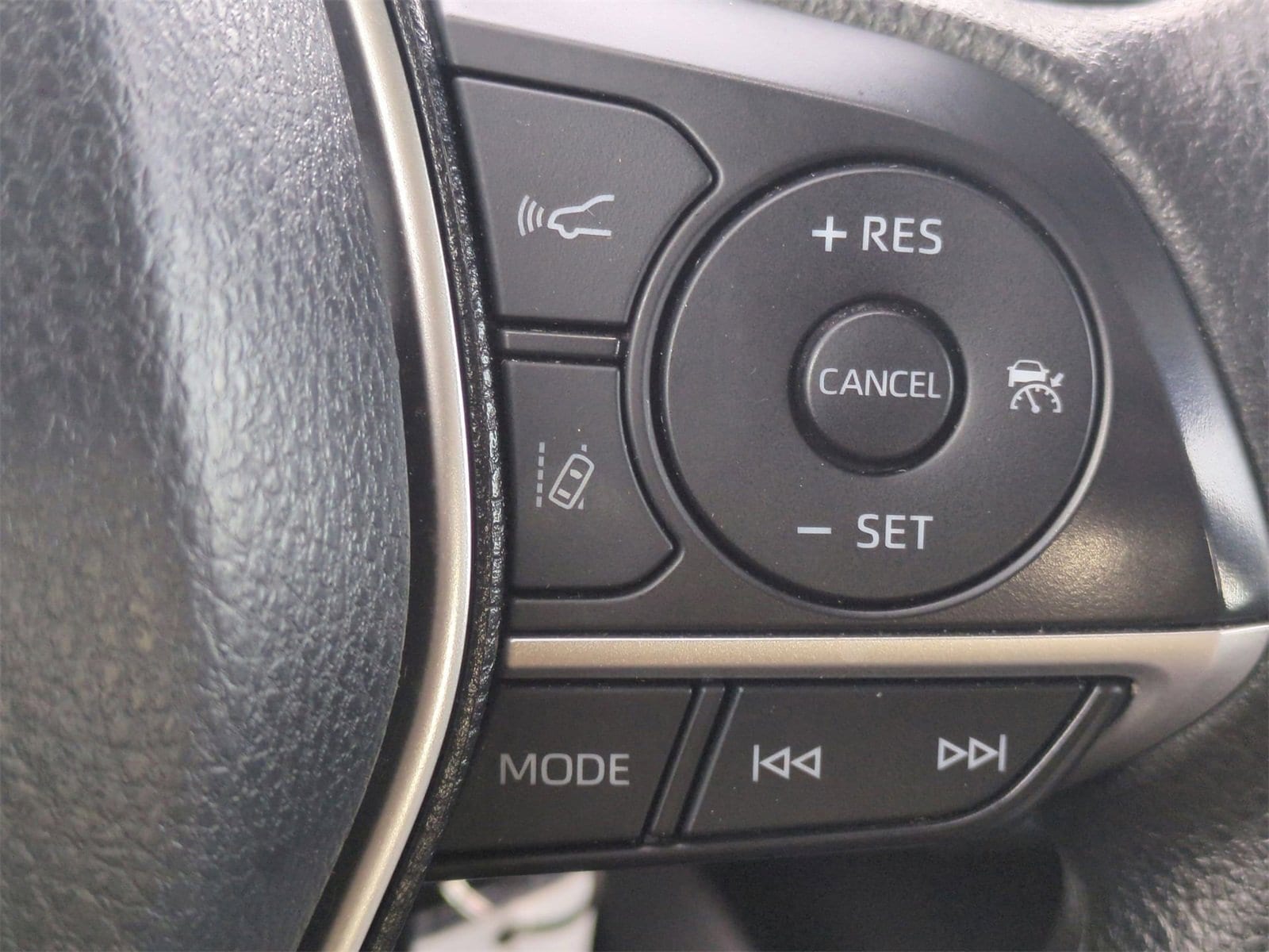 Thumbnail: 2023 Toyota Camry - 24