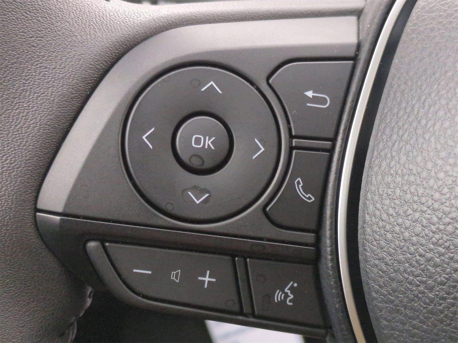 Thumbnail: 2025 Toyota RAV4 - 25