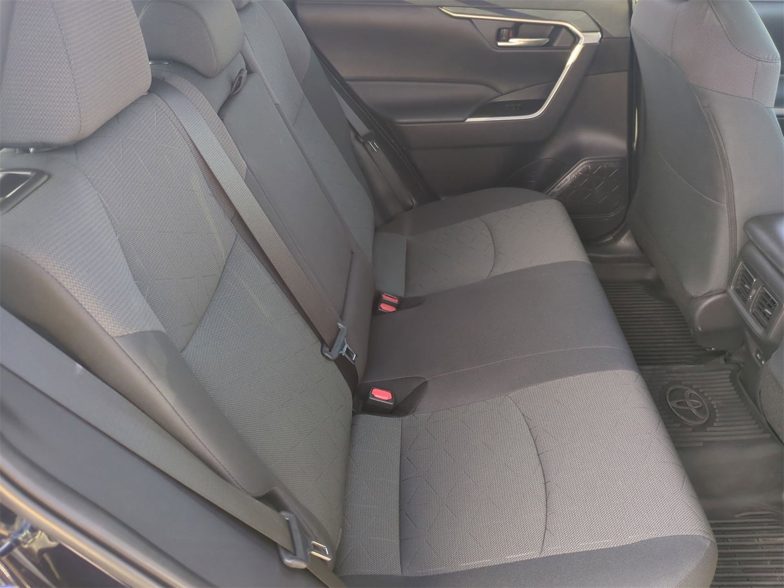 Thumbnail: 2023 Toyota RAV4 - 21