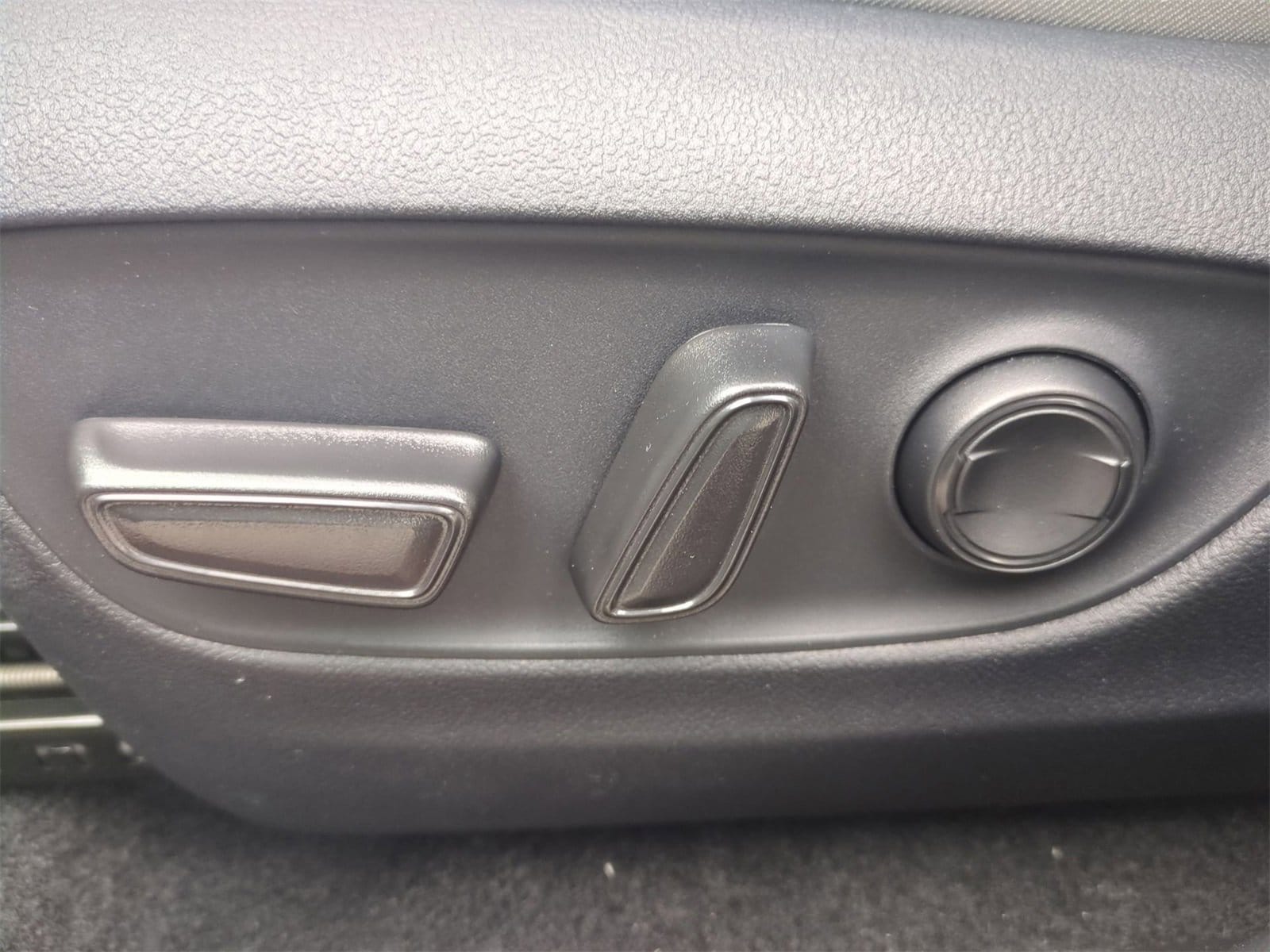 Thumbnail: 2025 Toyota RAV4 - 17