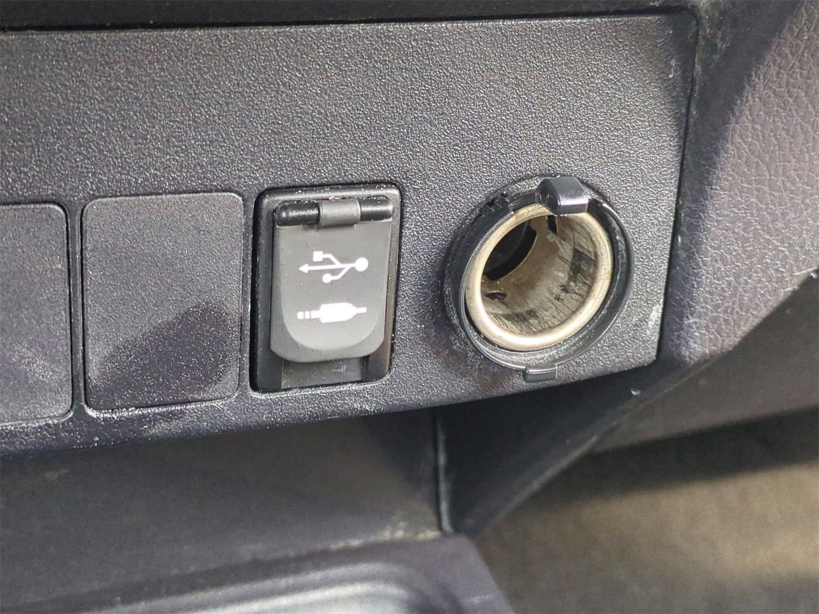 Thumbnail: 2014 Toyota RAV4 - 32