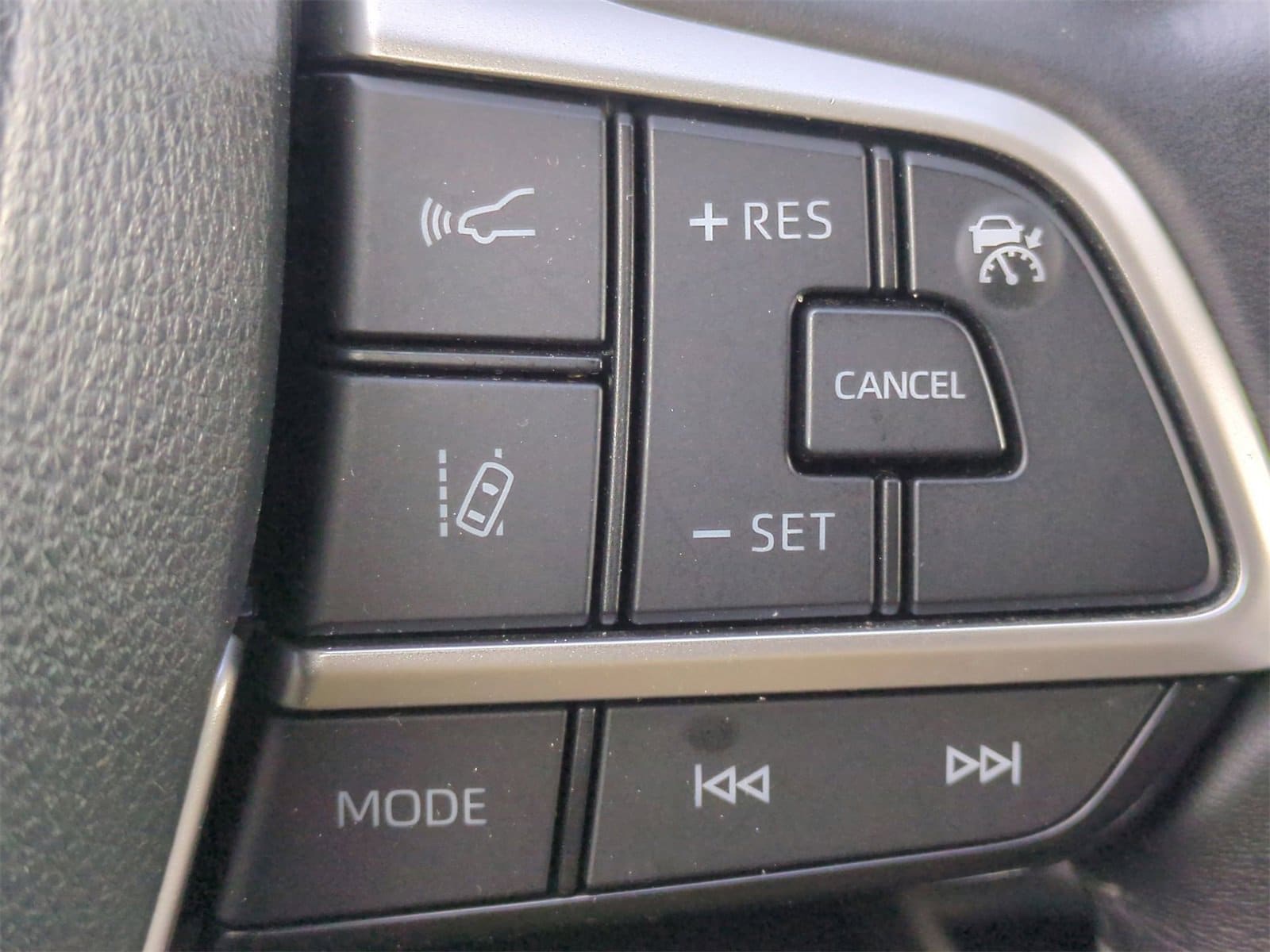 Thumbnail: 2023 Toyota Highlander - 27