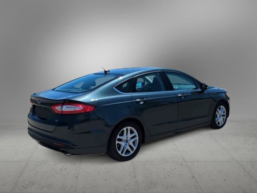 Thumbnail: 2016 Ford Fusion - 8