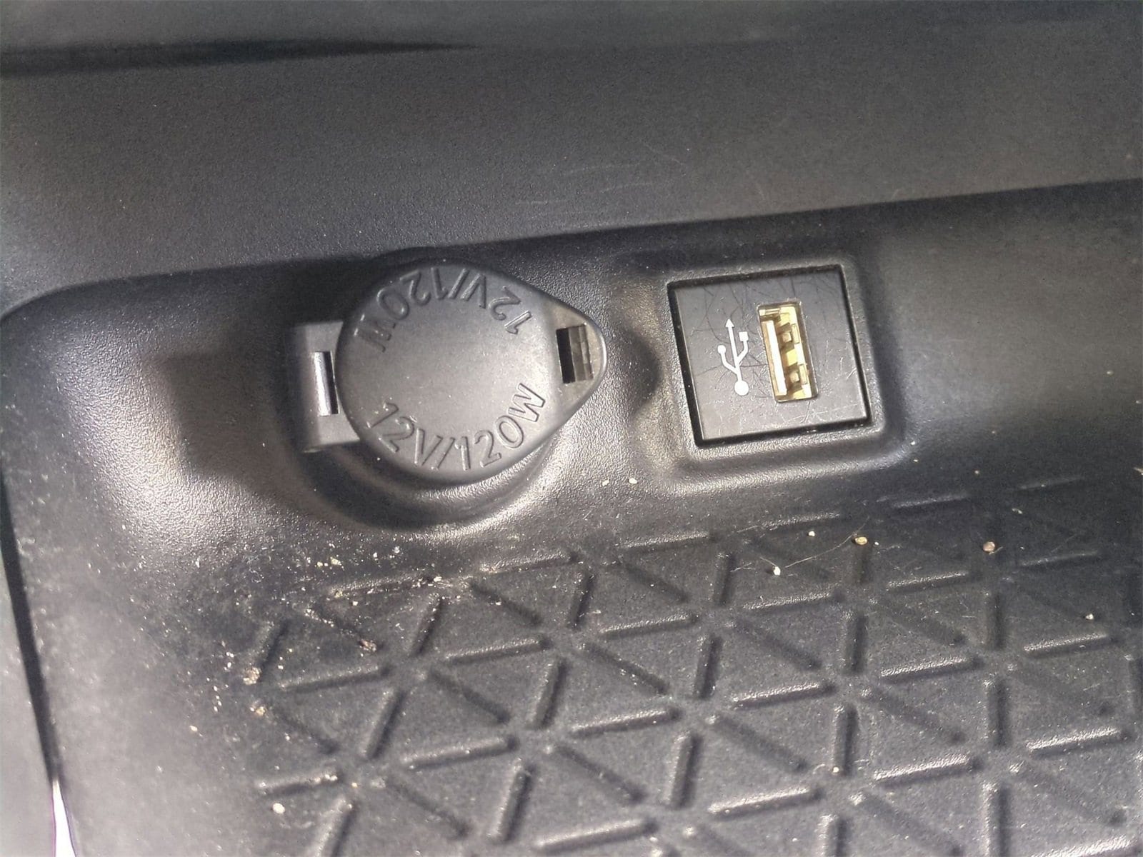 Thumbnail: 2023 Toyota RAV4 - 31