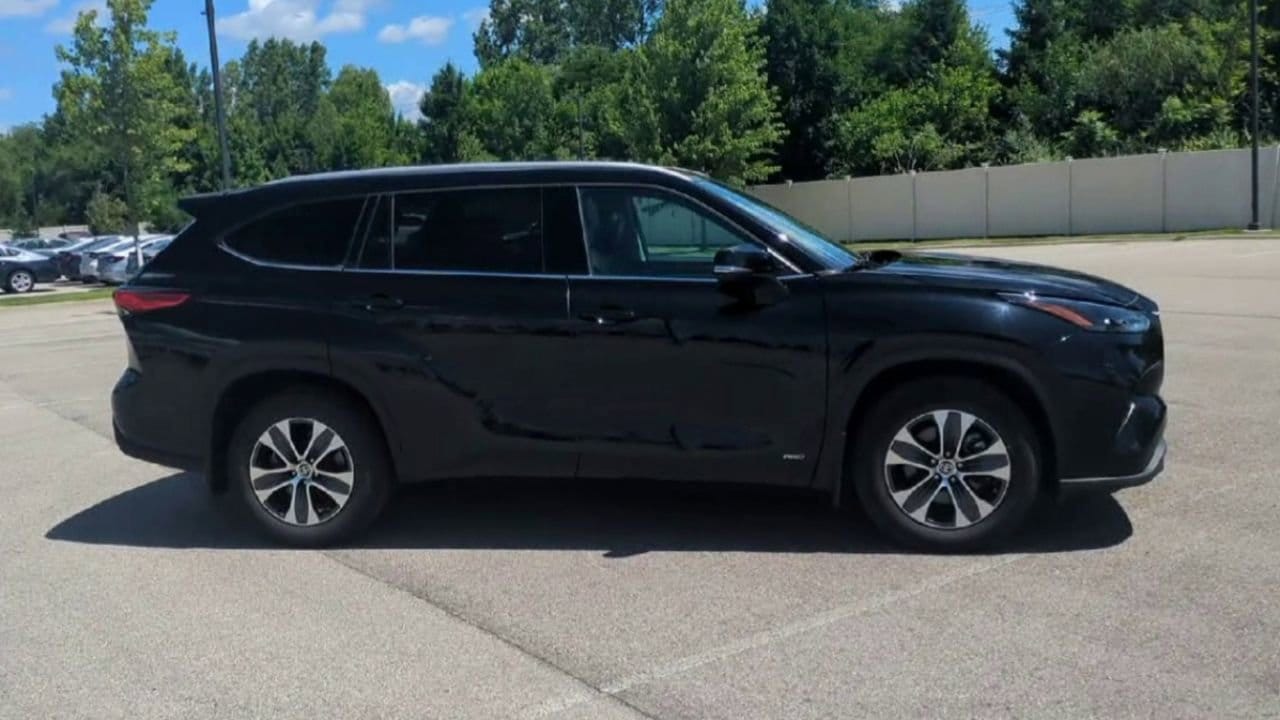 Thumbnail: 2022 Toyota Highlander - 9
