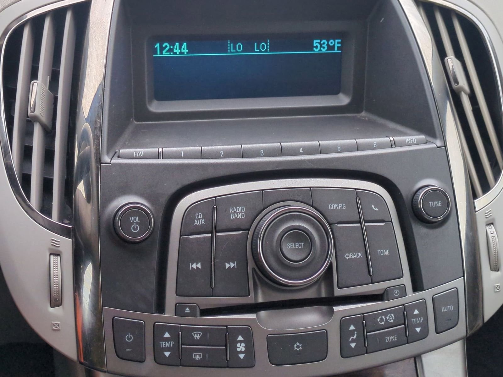 Thumbnail: 2010 Buick LaCrosse - 27