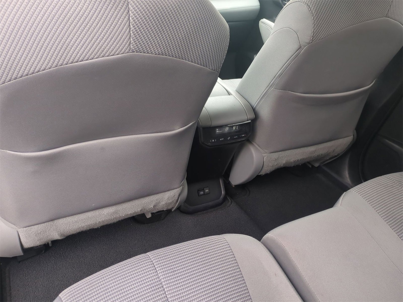 Thumbnail: 2023 Toyota Highlander - 18