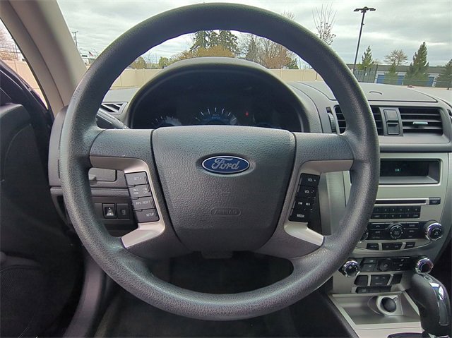 2012 Ford Fusion SE 22