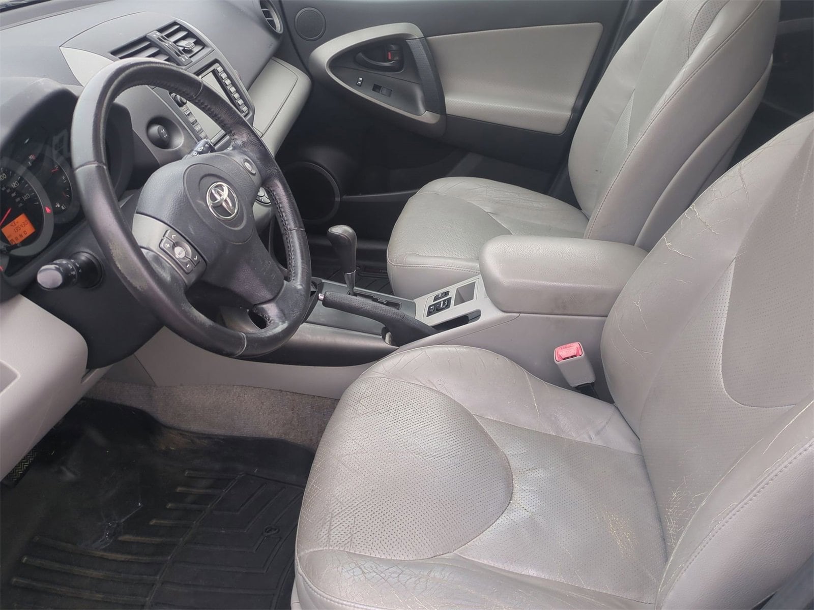 Thumbnail: 2011 Toyota RAV4 - 16