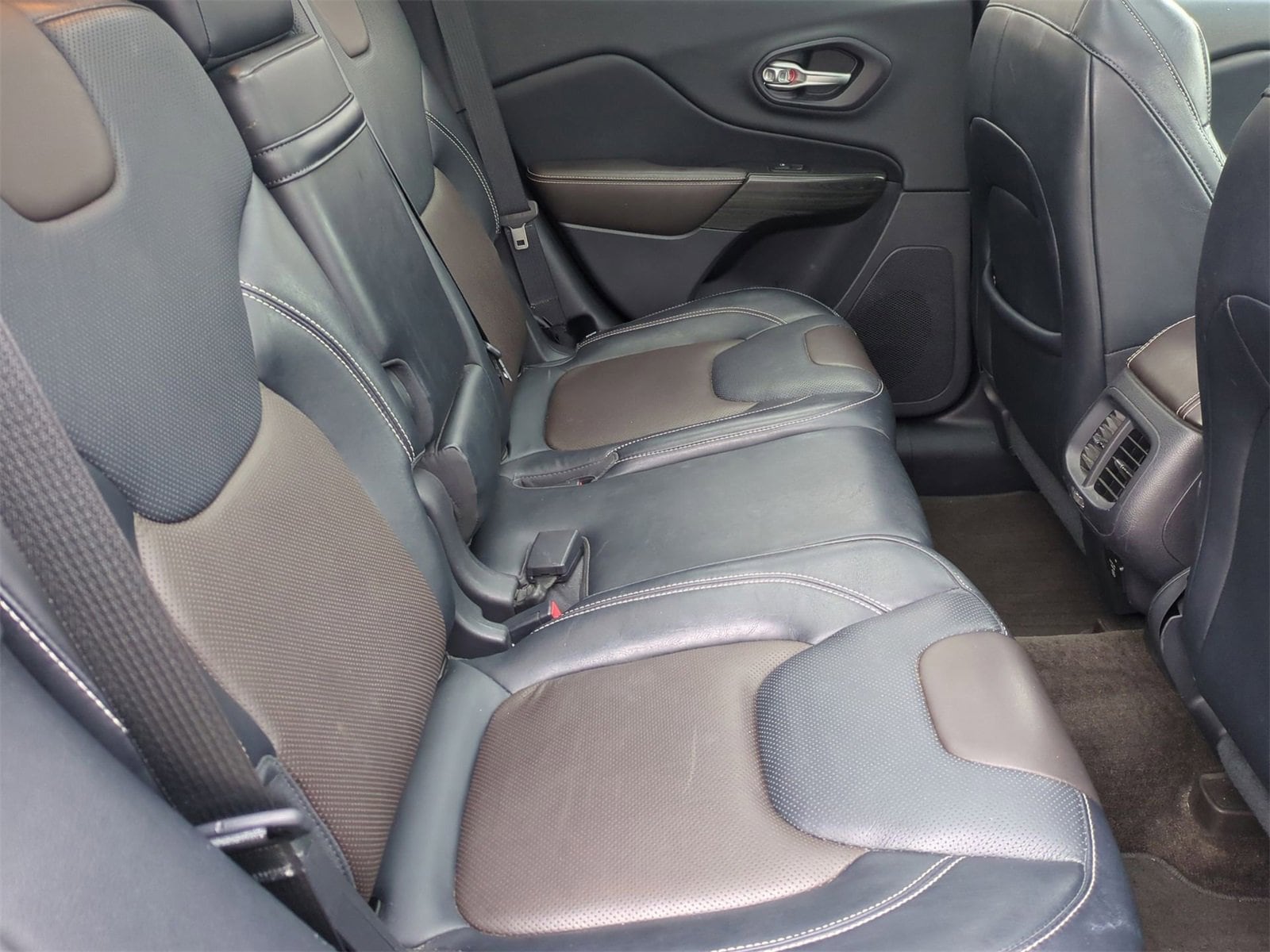 Thumbnail: 2014 Jeep Cherokee - 21