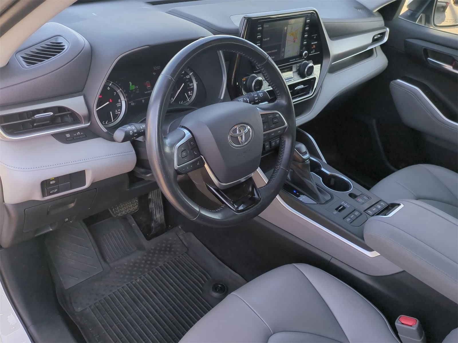 Thumbnail: 2021 Toyota Highlander - 10