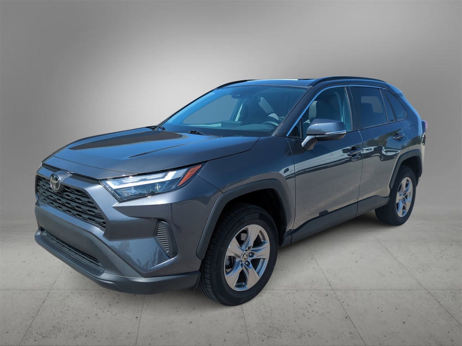 2022 Toyota RAV4 XLE photo 3