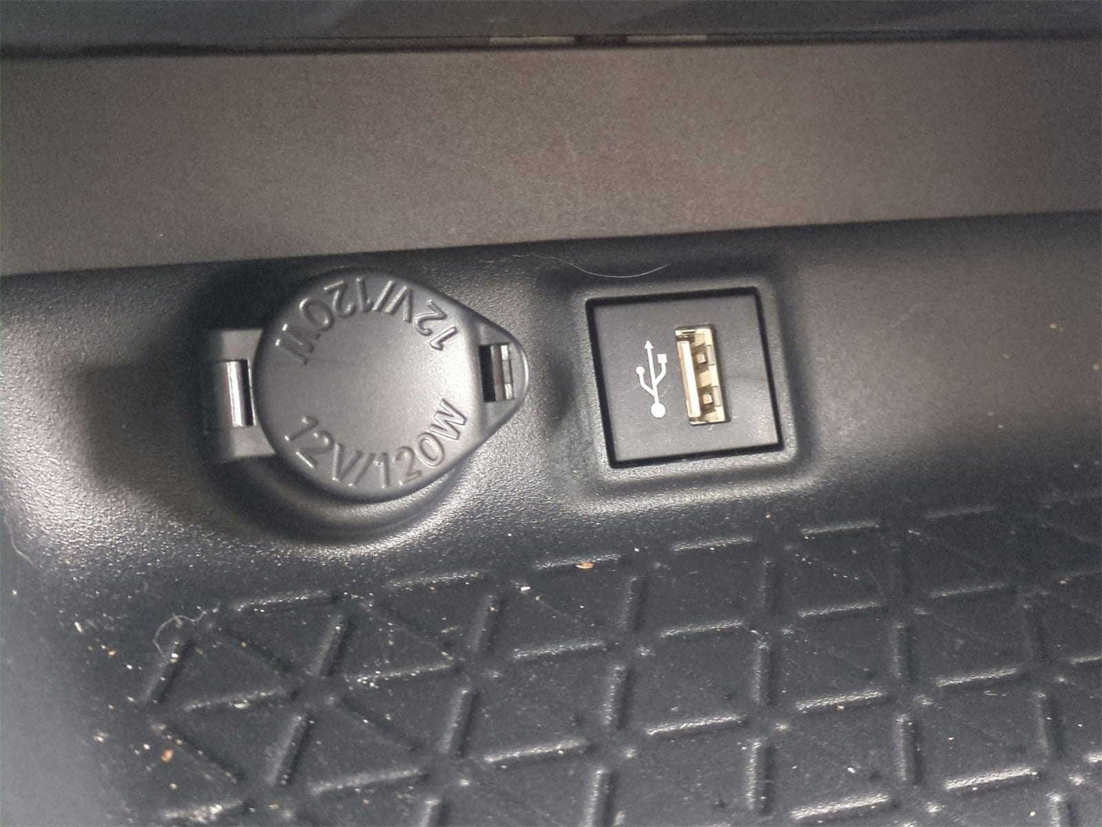 Thumbnail: 2025 Toyota RAV4 - 29