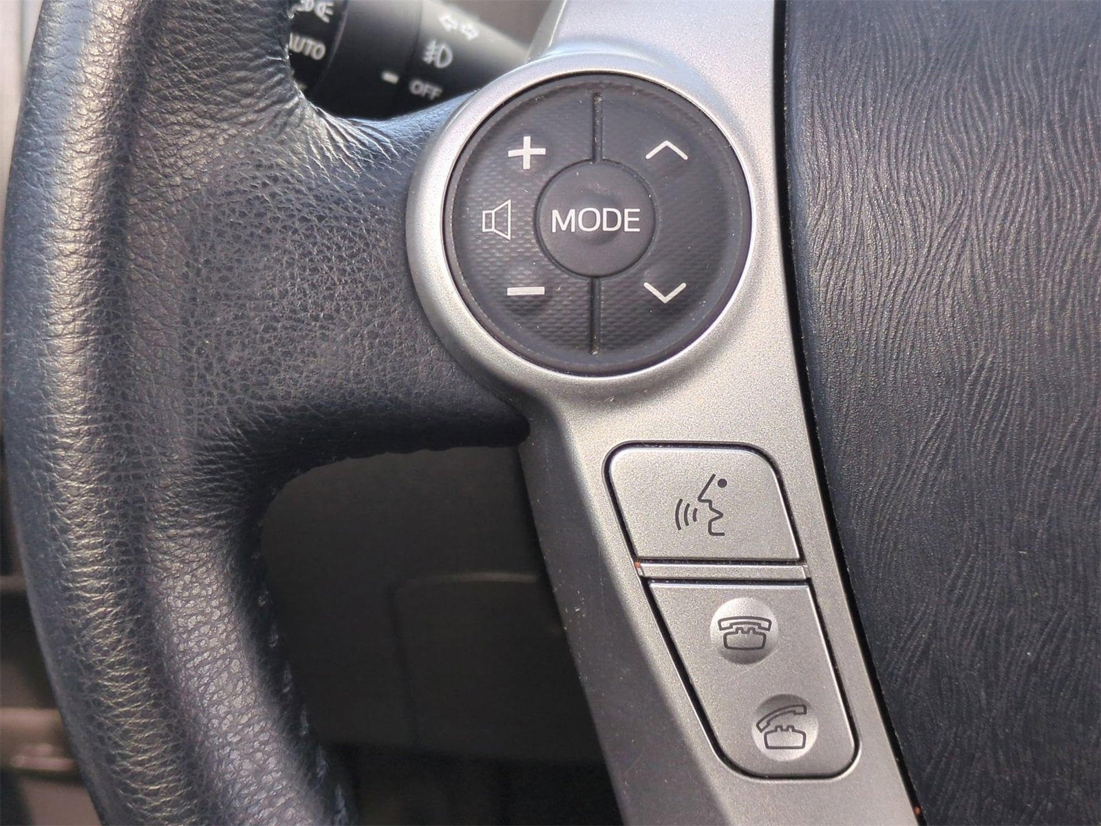 Thumbnail: 2014 Toyota Prius v - 23