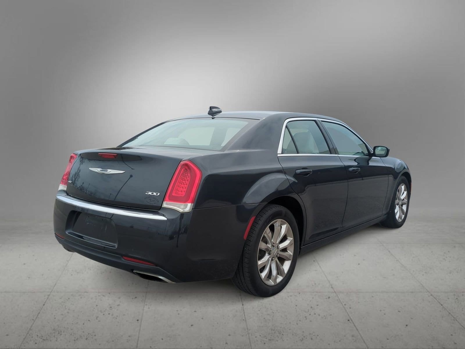 Thumbnail: 2017 Chrysler 300 - 8