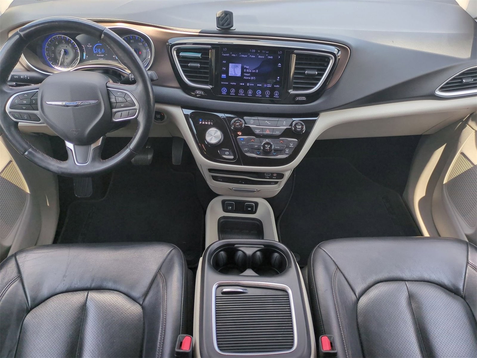 Thumbnail: 2017 Chrysler Pacifica - 15