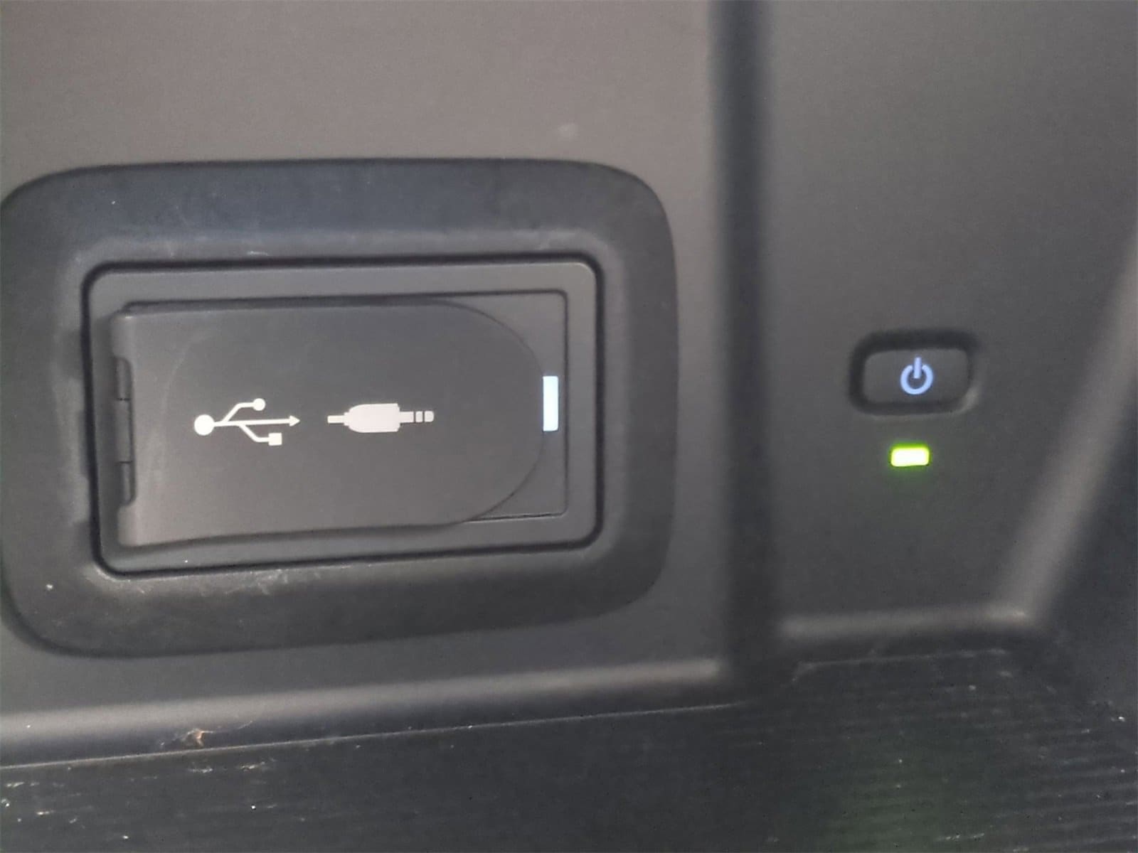 Thumbnail: 2021 Toyota Venza - 29