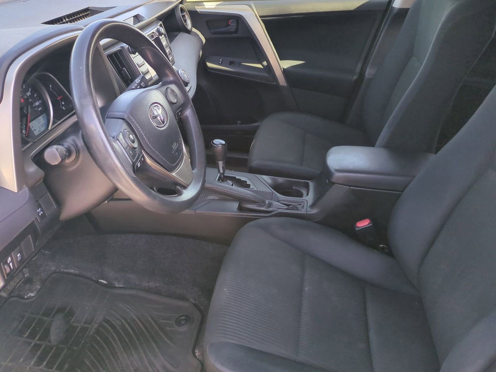 Thumbnail: 2015 Toyota RAV4 - 16