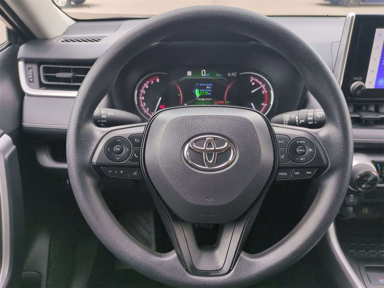 Thumbnail: 2025 Toyota RAV4 - 22