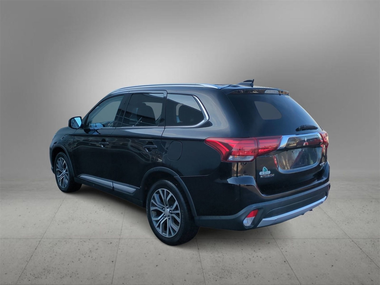 Thumbnail: 2017 Mitsubishi Outlander - 6
