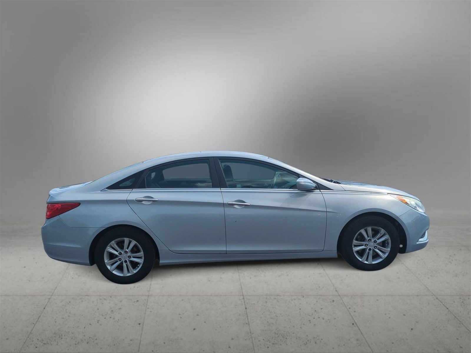 Thumbnail: 2013 Hyundai Sonata - 9