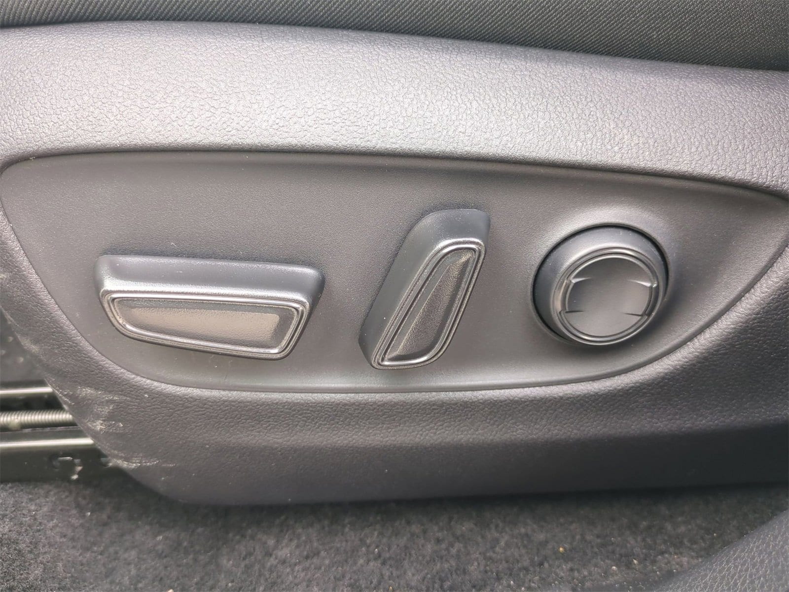 Thumbnail: 2025 Toyota RAV4 - 17