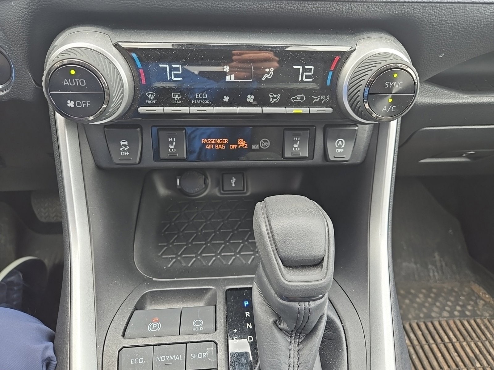 Thumbnail: 2022 Toyota RAV4 - 8
