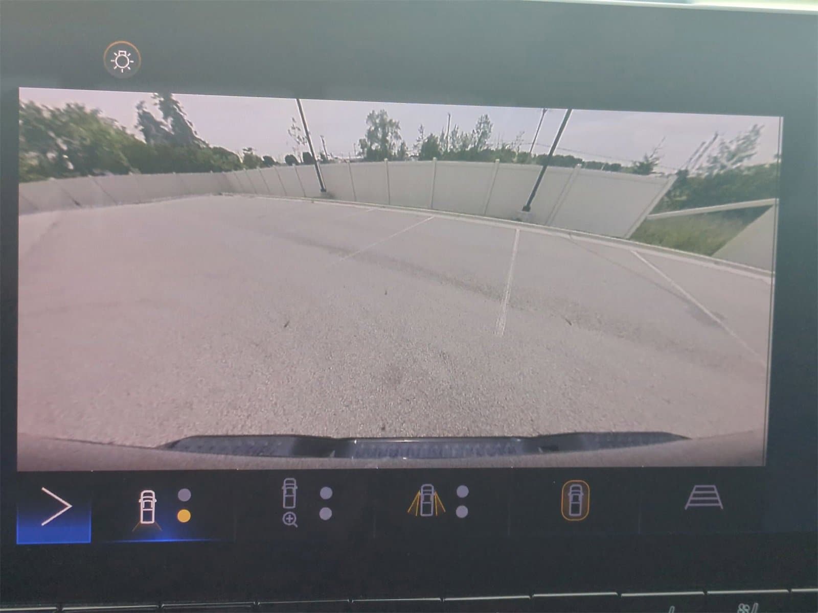 Thumbnail: 2023 Chevrolet Colorado - 31