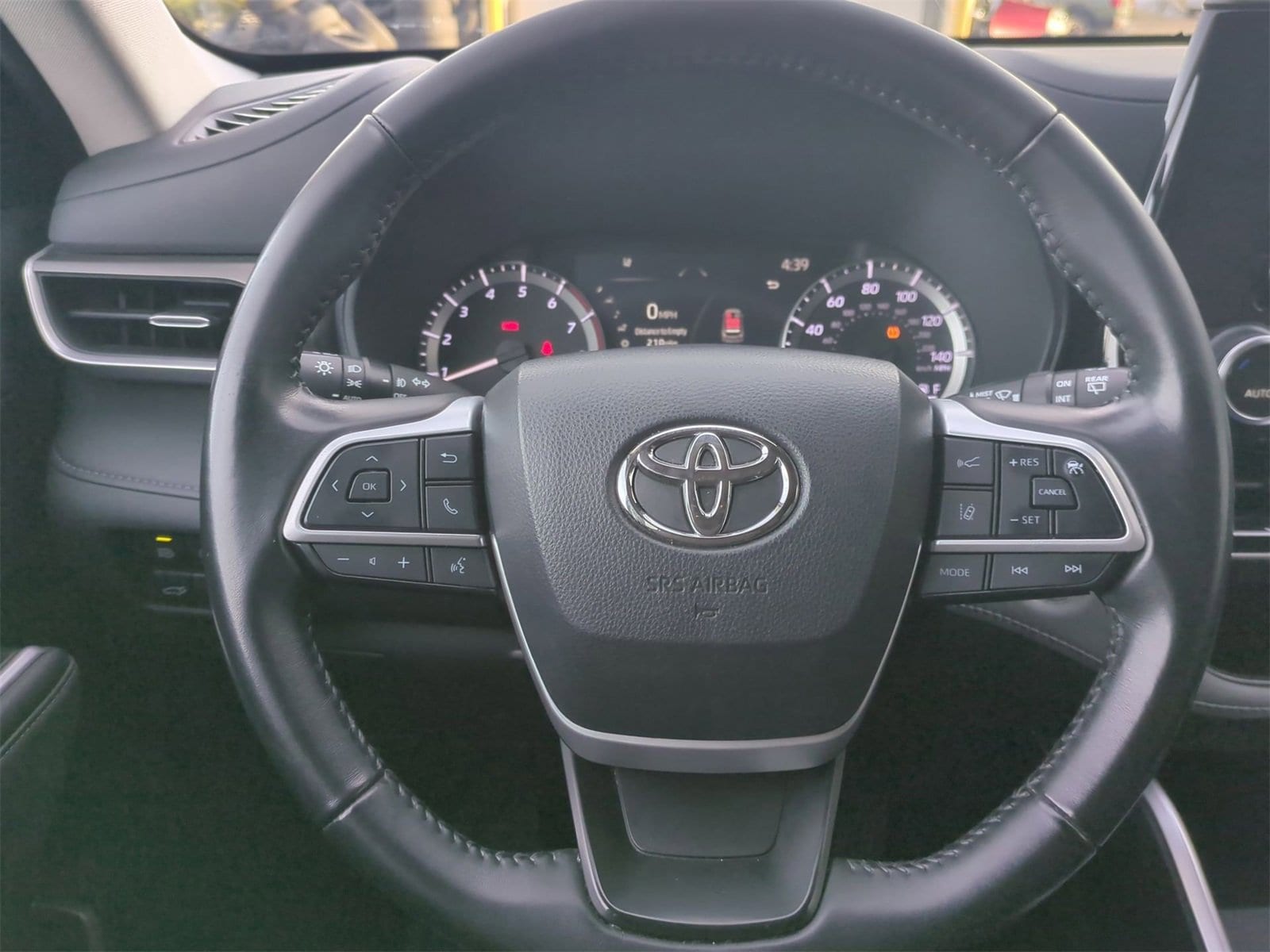 Thumbnail: 2023 Toyota Highlander - 22