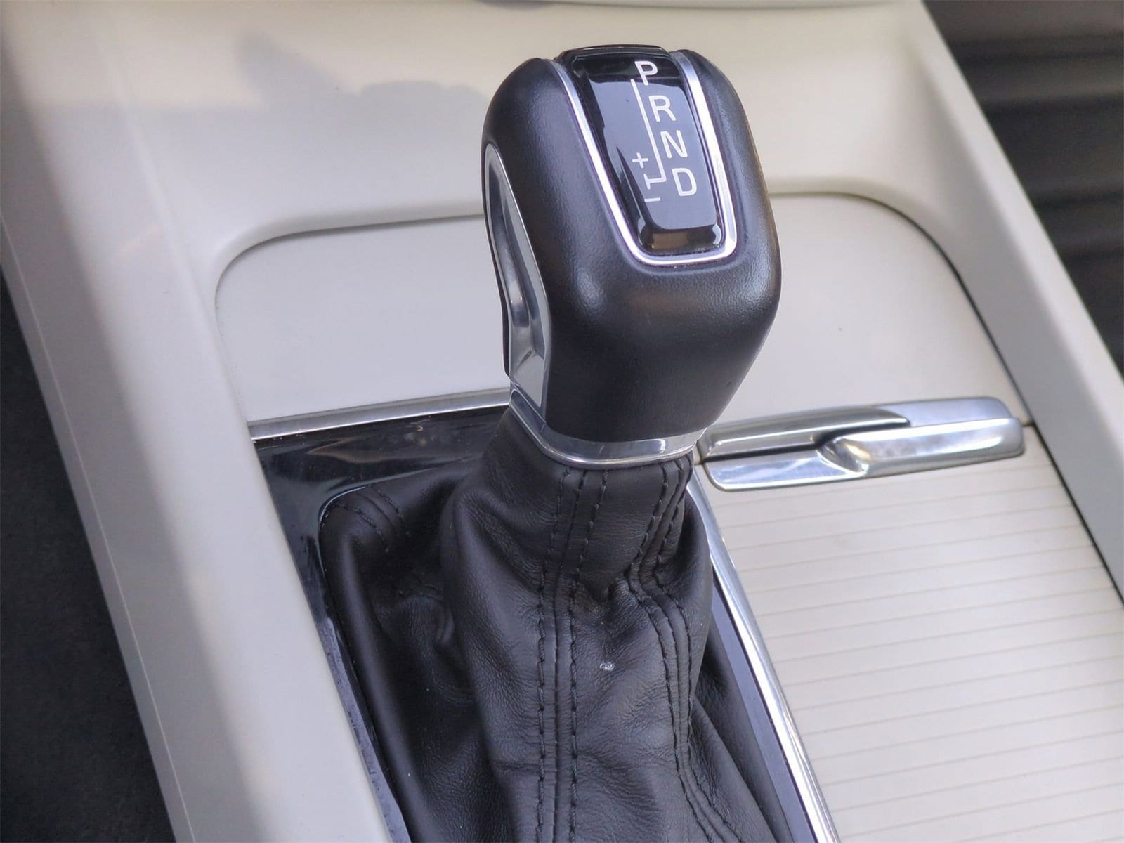 Thumbnail: 2020 Volvo S60 - 33