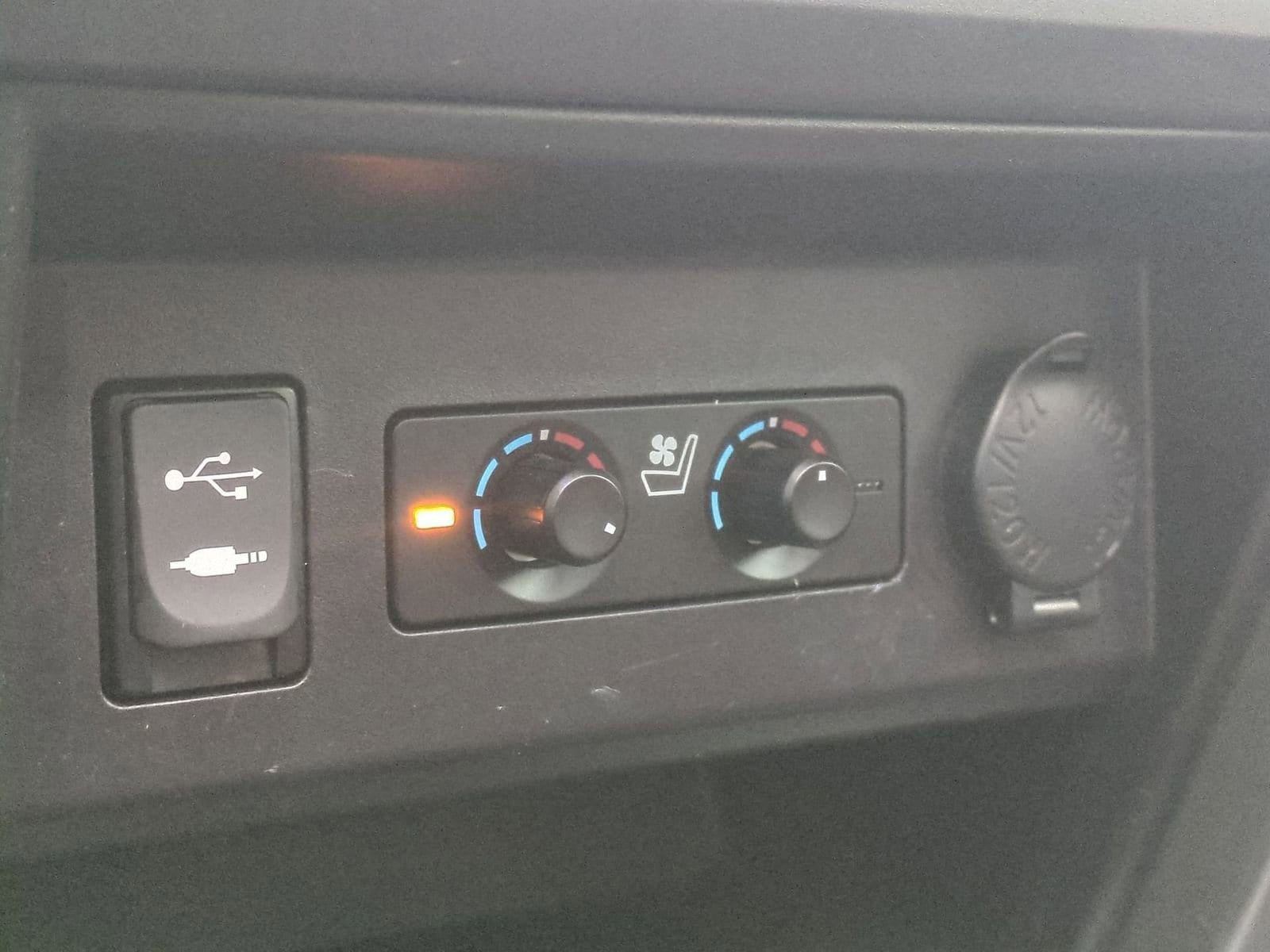 Thumbnail: 2015 Toyota 4Runner - 32